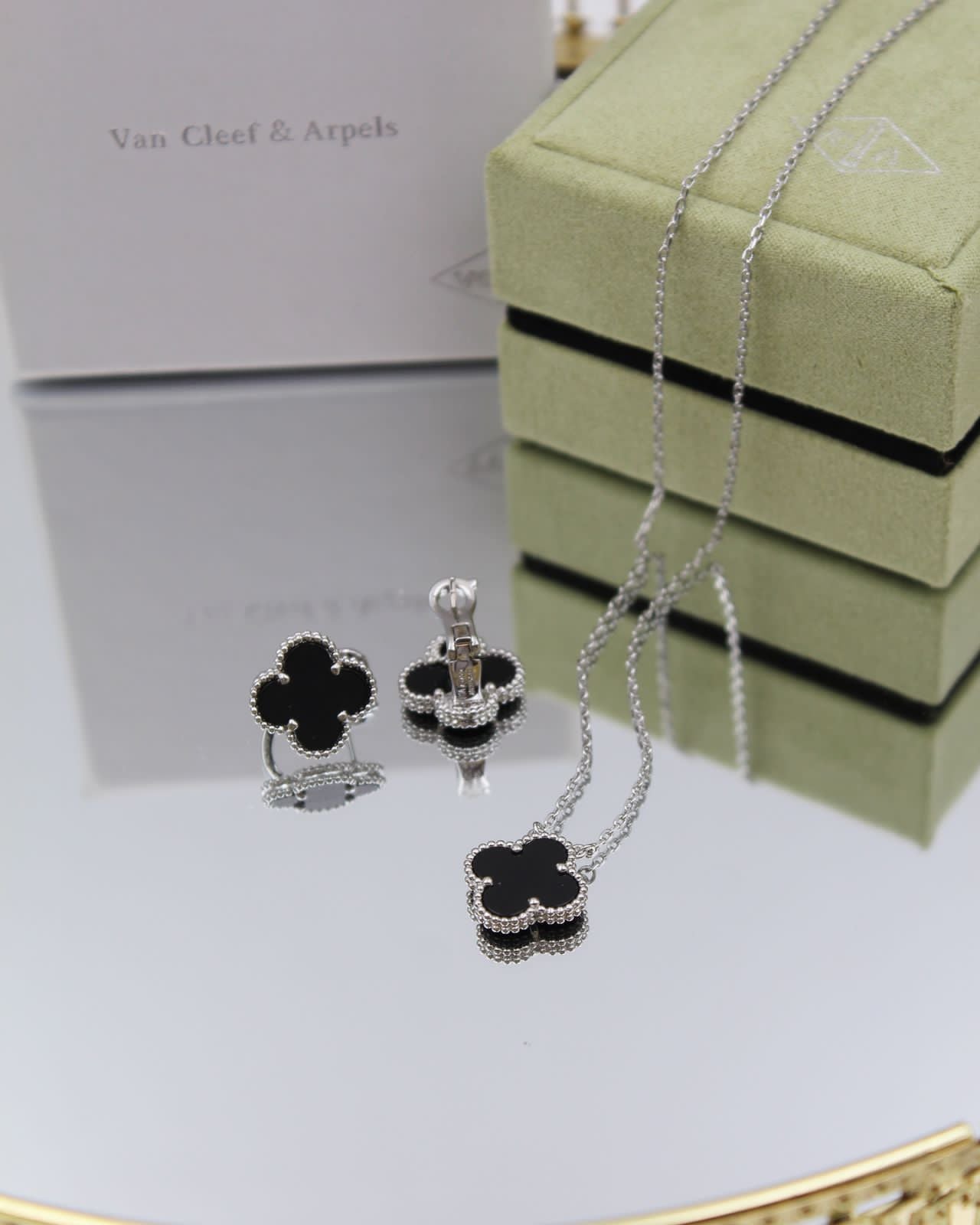 Van Kleef Earings with Neckless SET