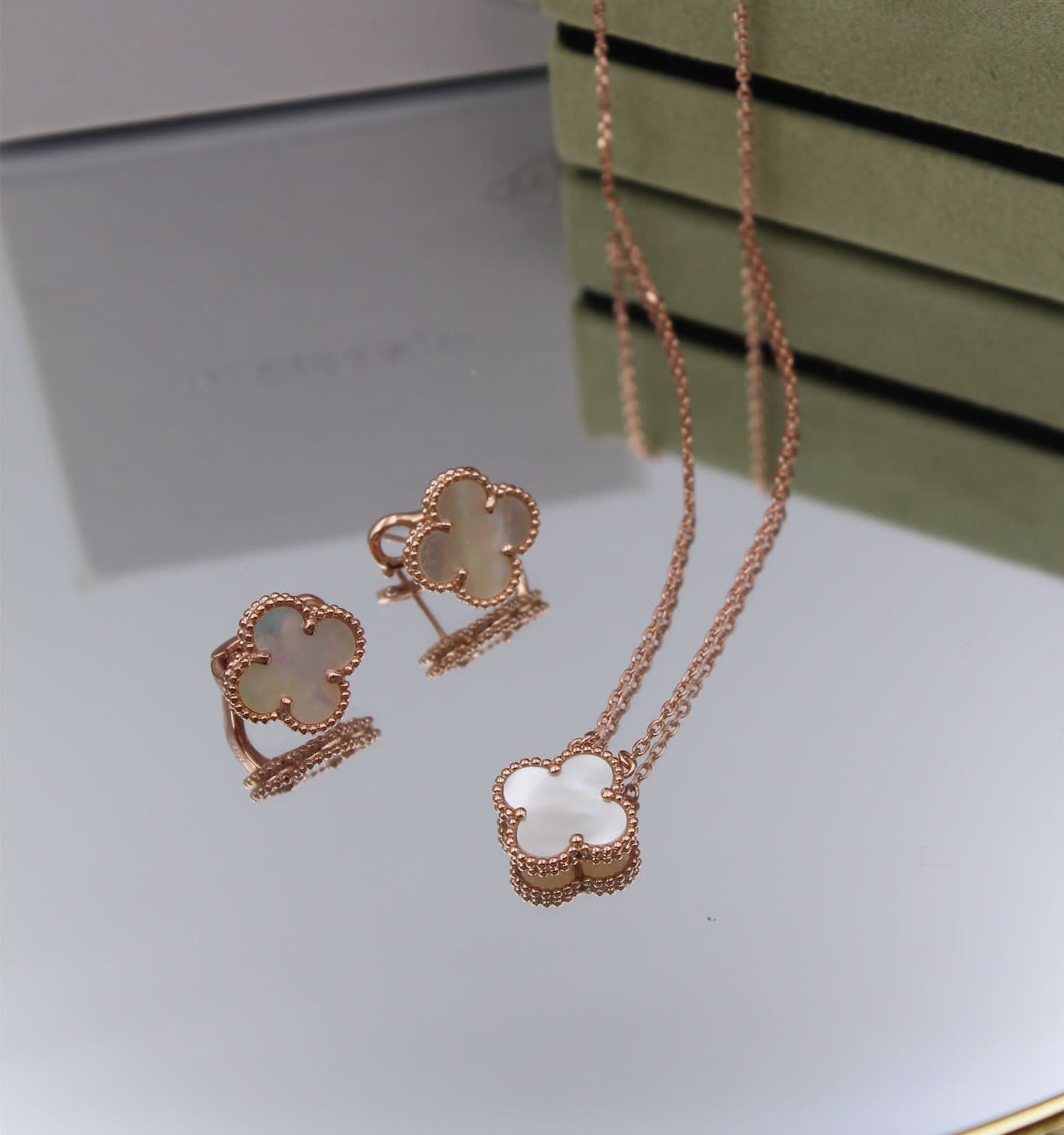 Van Kleef Earings with Neckless SET