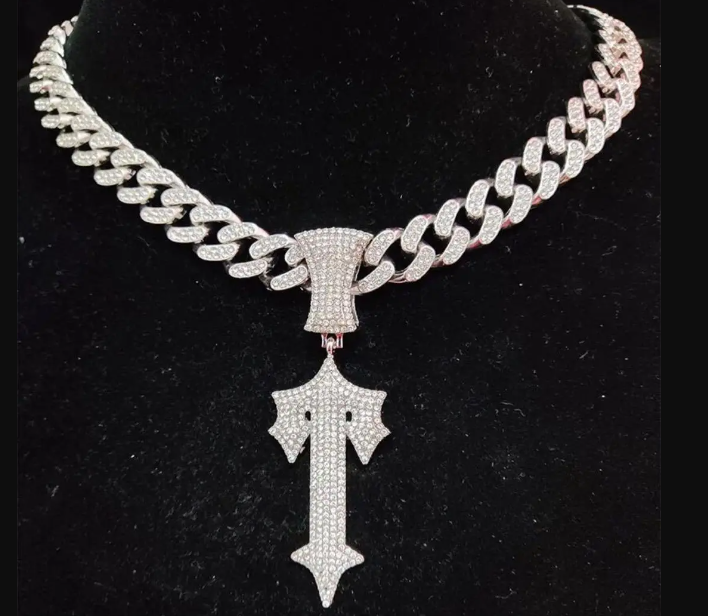 ICED OUT TRAPSTAR CHAIN